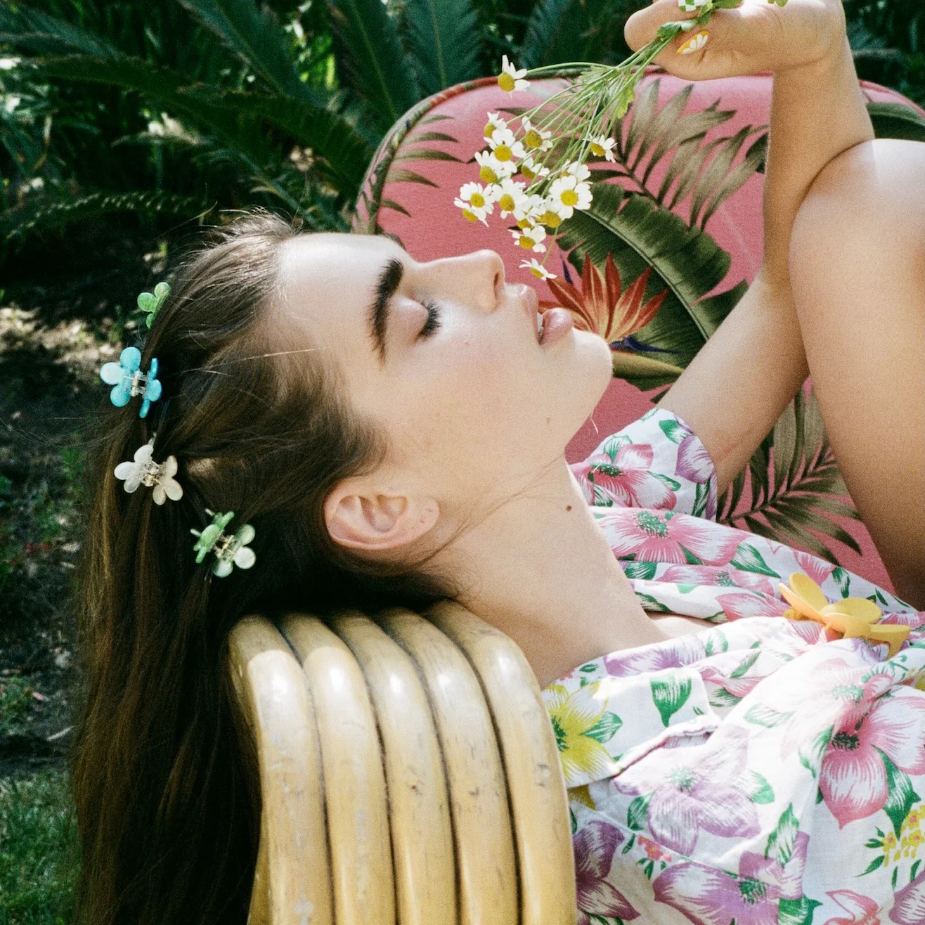 Baby Daisy Clip Set in Aqua - Image 4