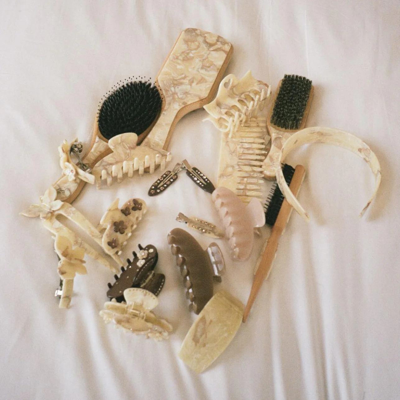 Heartbreaker Clip in Chantilly - Image 4