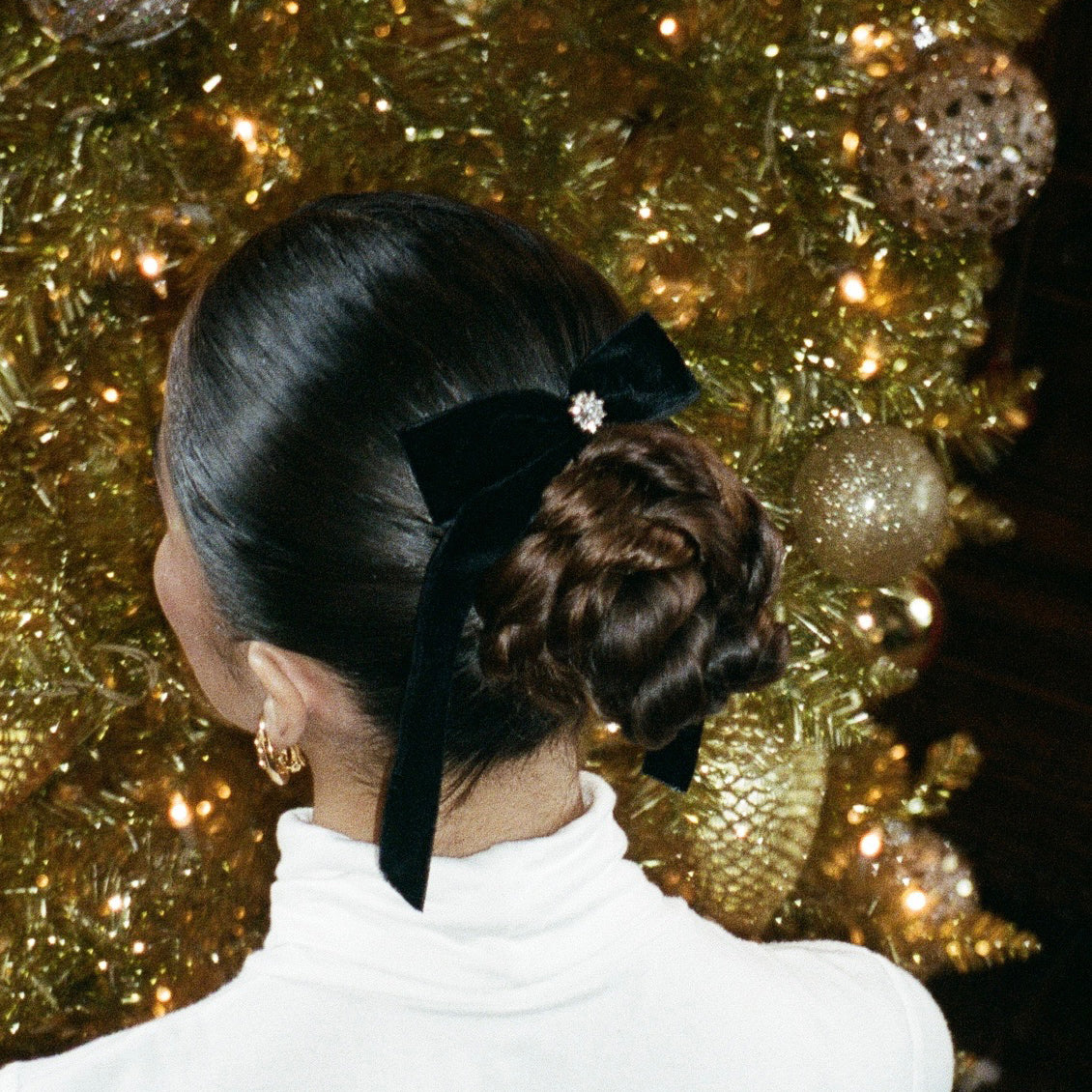 Iconic Velvet Bow Barrette in Noir - Image 4