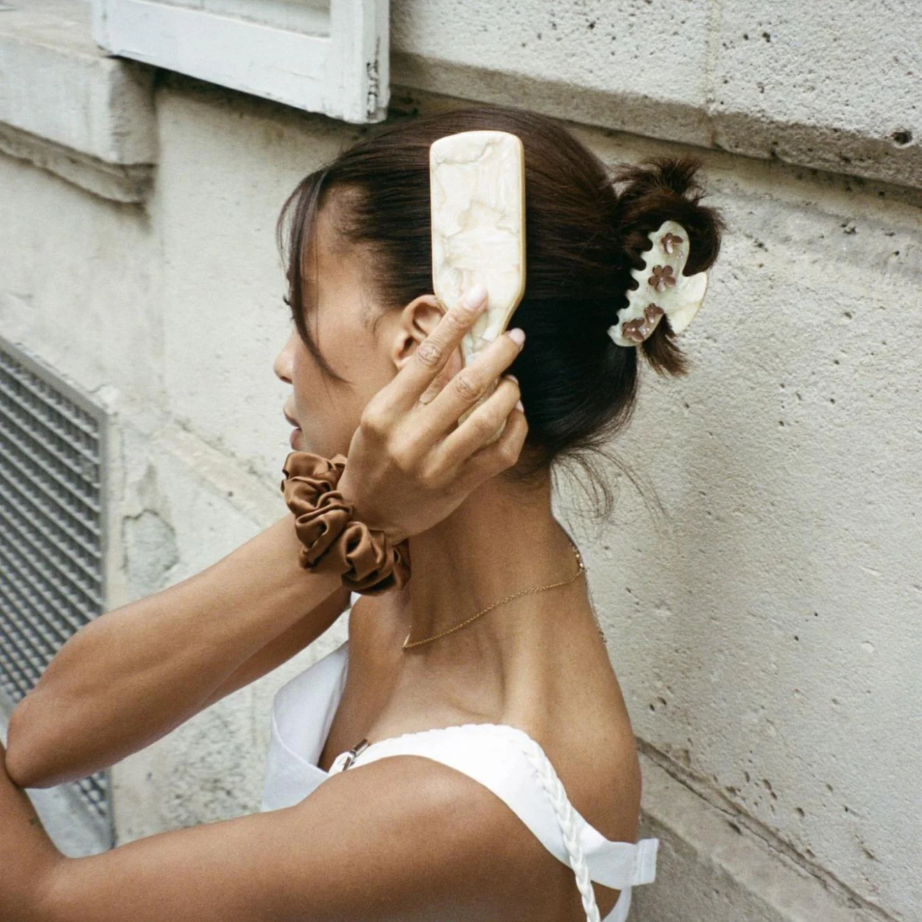 Mini Boar Bristle Brush in Chantilly - Image 4