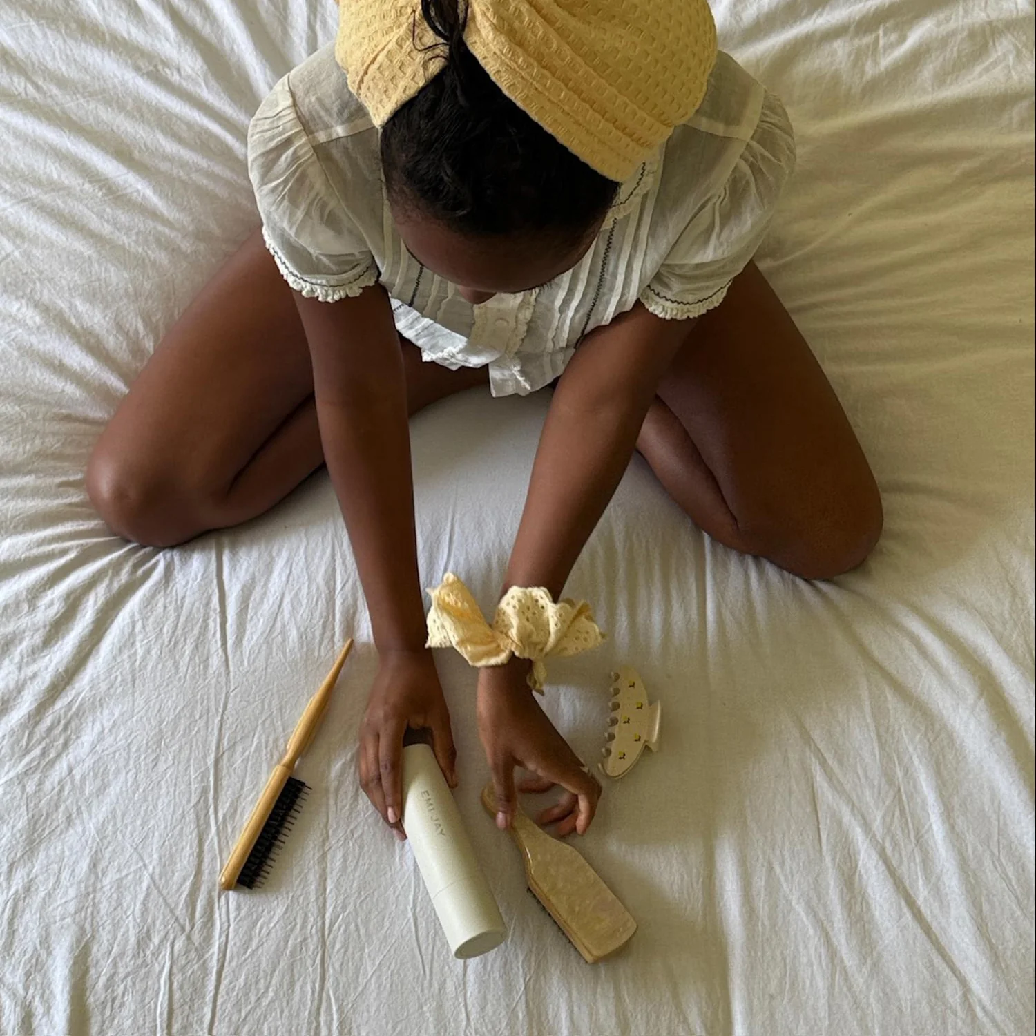 Styling Brush in Lemon Sugar - Image 3